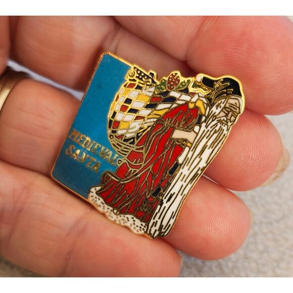 Vintage 1983 Medieval Santa Pin Christmas Saint Nick - Picture 4 of 5